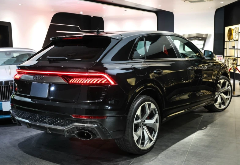 Audi RS Q8 Black