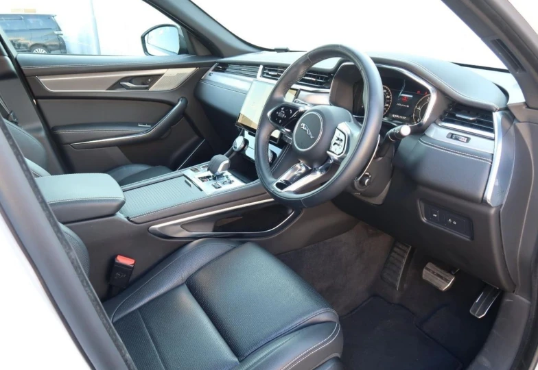 Jaguar F-Pace Белый