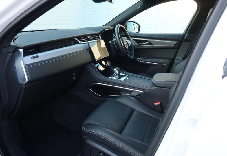 Jaguar F-Pace Белый