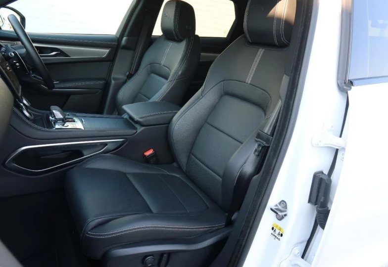 Jaguar F-Pace Белый