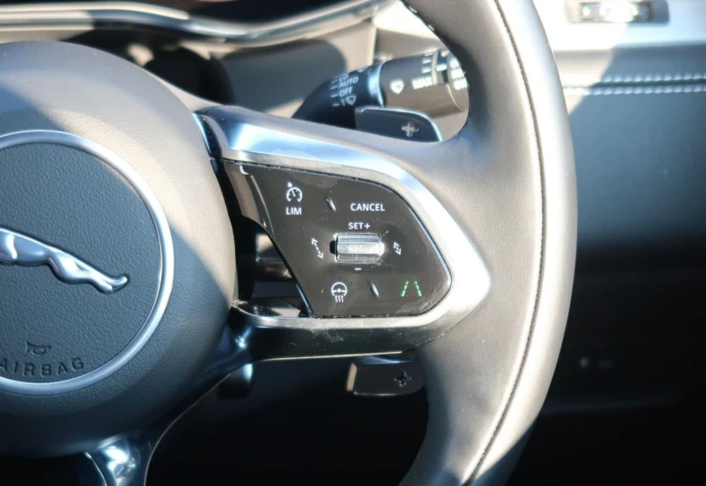 Jaguar F-Pace Белый