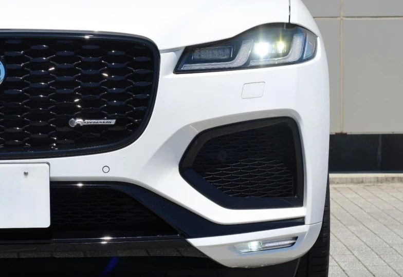 Jaguar F-Pace Белый