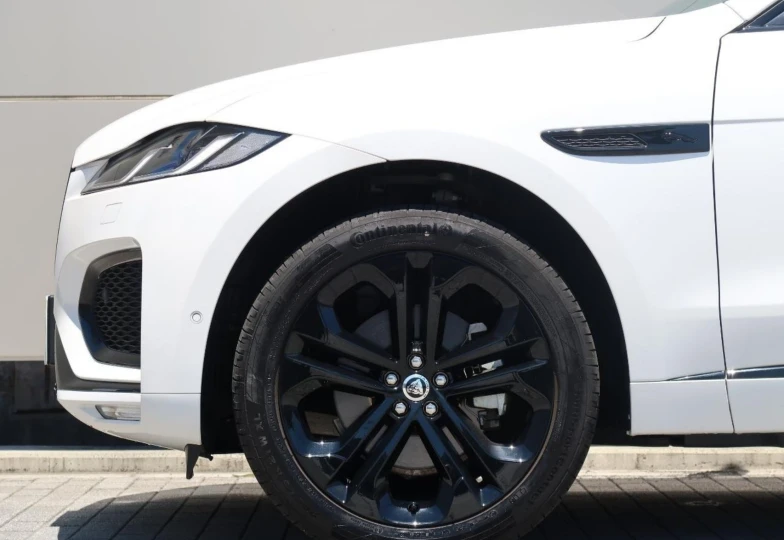 Jaguar F-Pace Белый