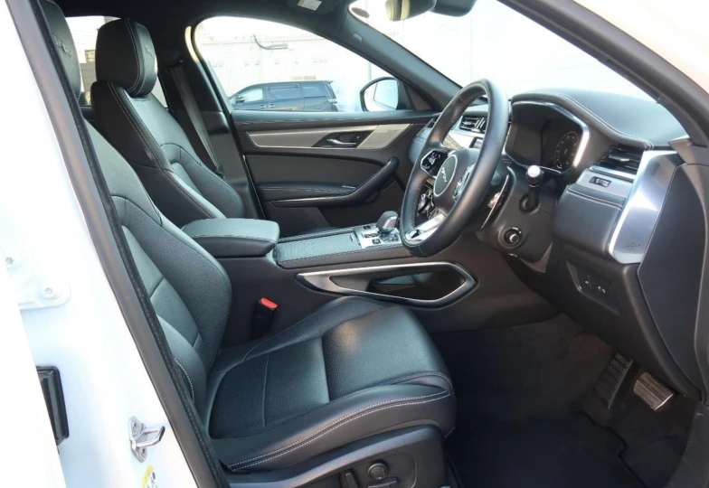 Jaguar F-Pace Белый