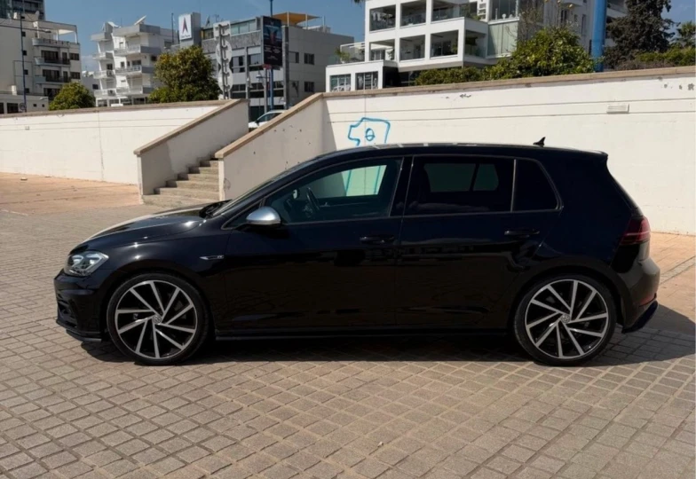 Volkswagen Golf Black