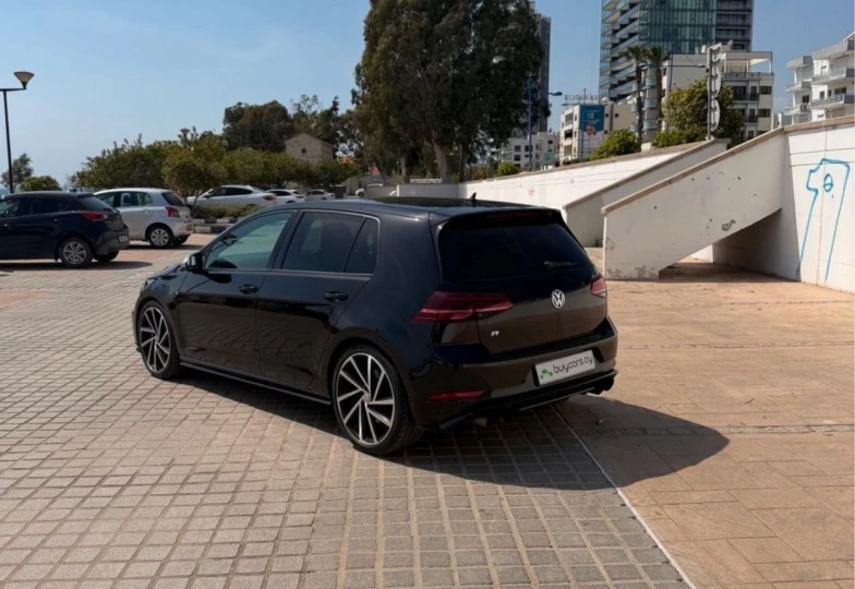 Volkswagen Golf Black