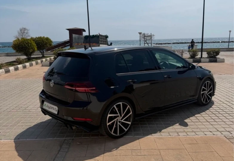 Volkswagen Golf Black