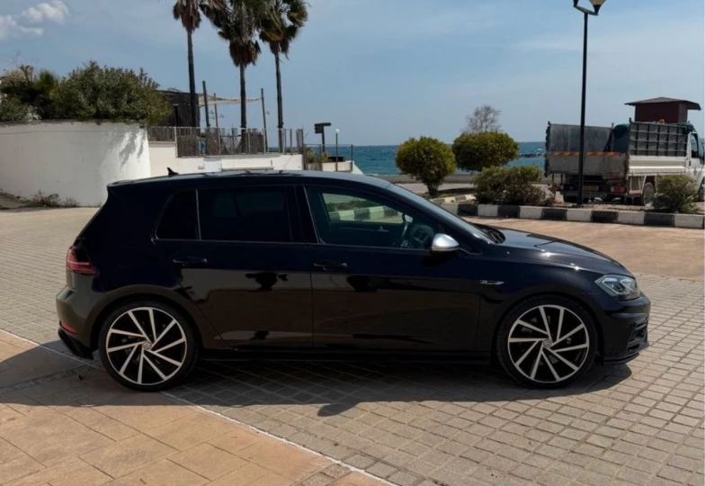 Volkswagen Golf Black