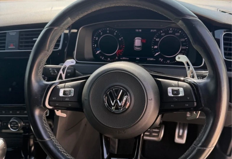 Volkswagen Golf Black