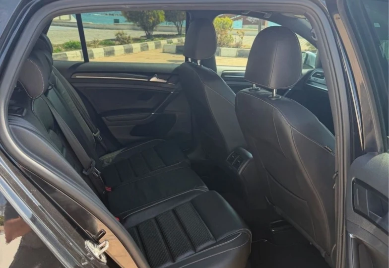 Volkswagen Golf Black