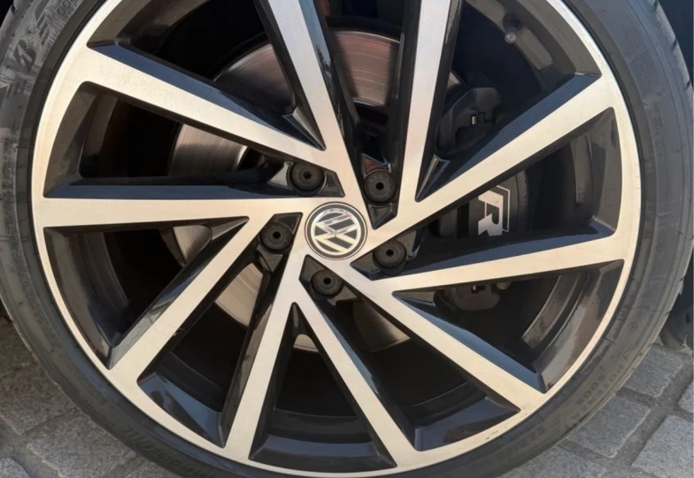 Volkswagen Golf Black