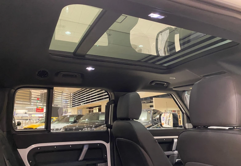 Land Rover Defender Белый