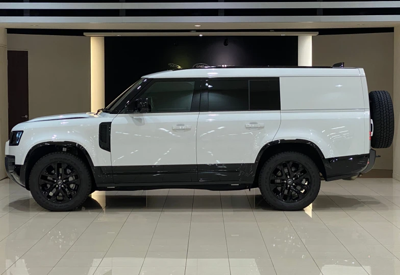 Land Rover Defender Белый