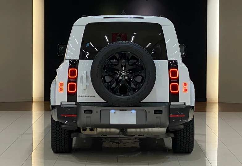 Land Rover Defender Белый