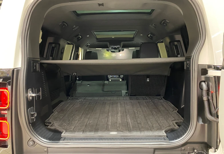 Land Rover Defender Белый