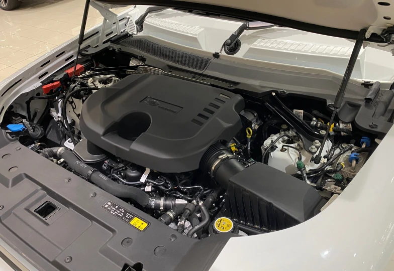 Land Rover Defender Белый