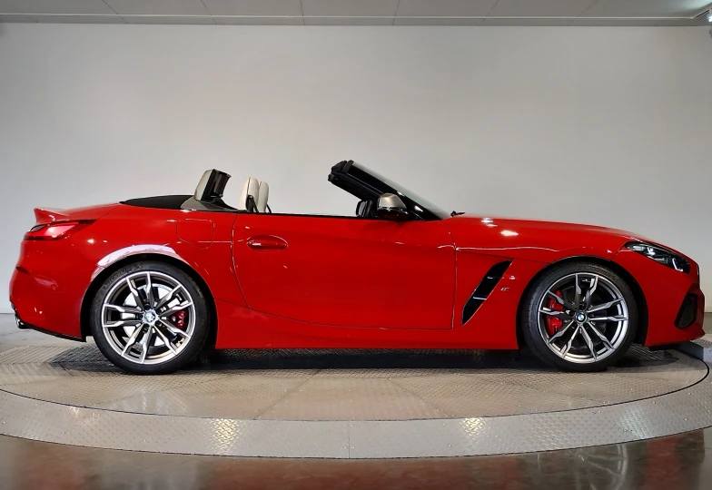BMW Z4 Красный