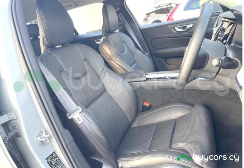 Volvo V60 Серый