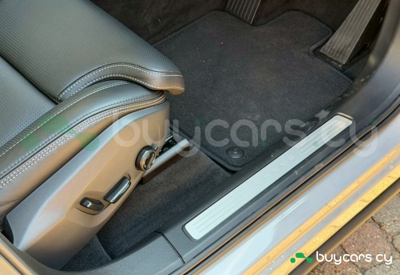 Volvo XC60 Серый