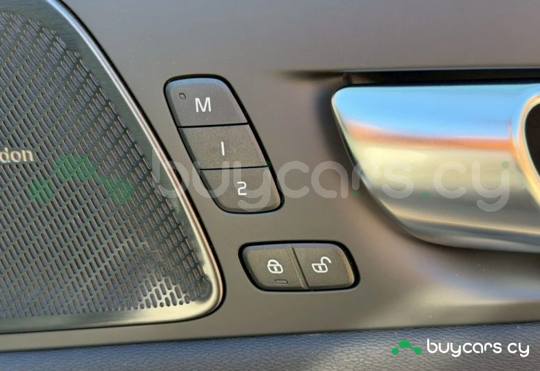 Volvo XC60 Серый