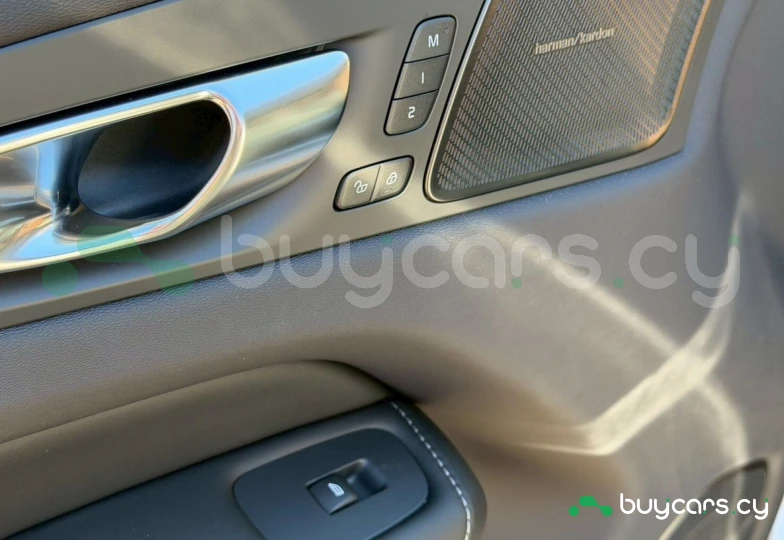 Volvo XC60 Серый