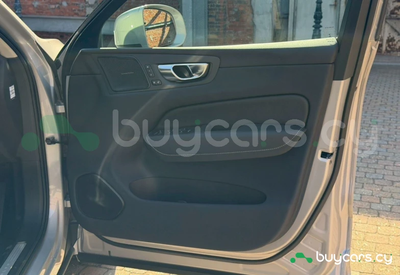 Volvo XC60 Серый