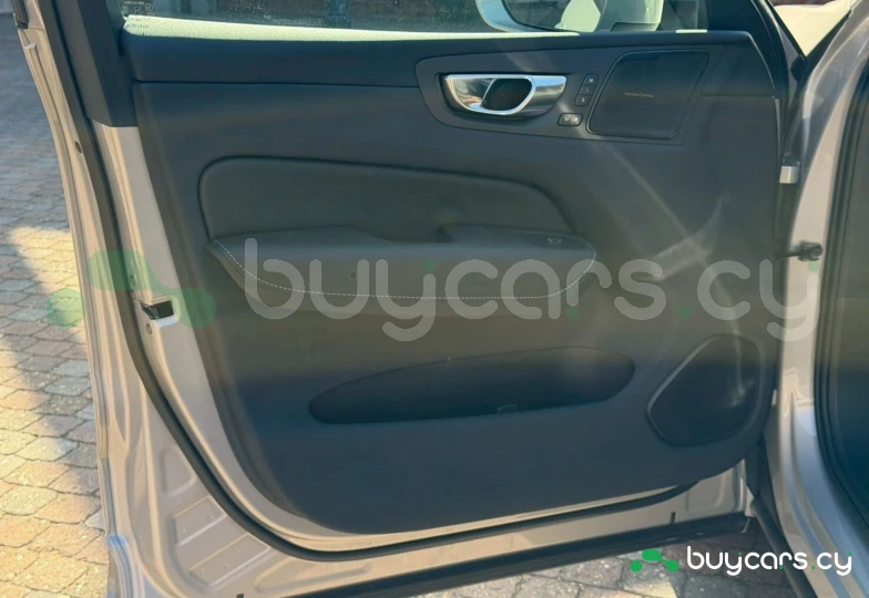 Volvo XC60 Серый