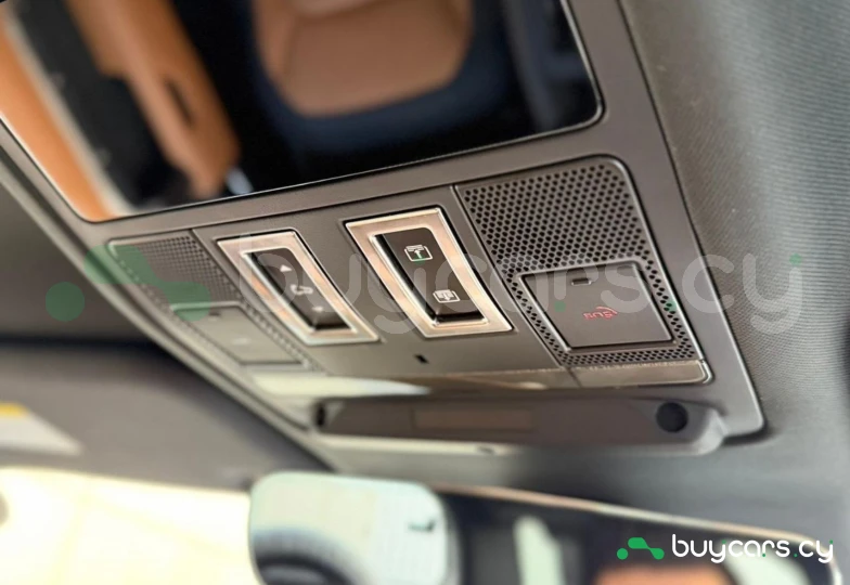 Land Rover Defender Grey