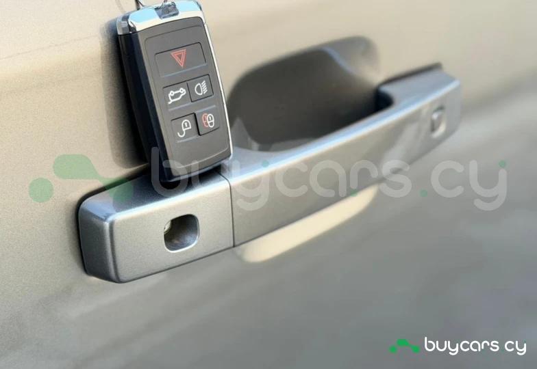 Land Rover Defender Grey