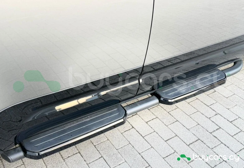 Land Rover Defender Grey