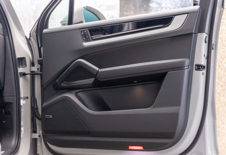 Porsche Cayenne White