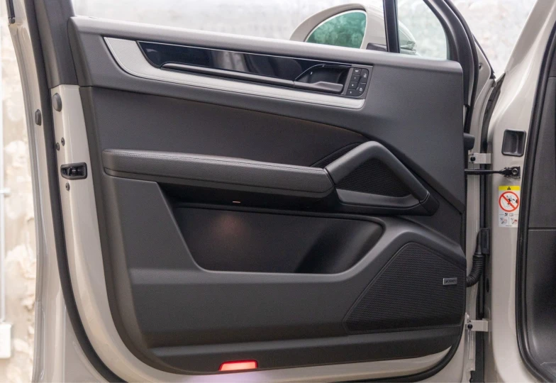 Porsche Cayenne White