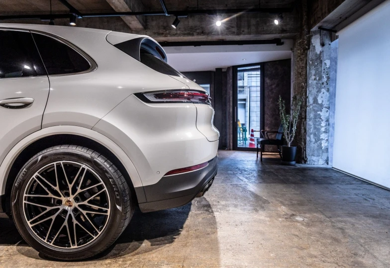 Porsche Cayenne White