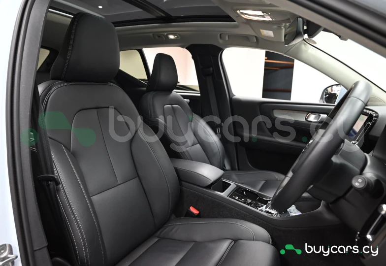 Volvo XC40 Бежевый