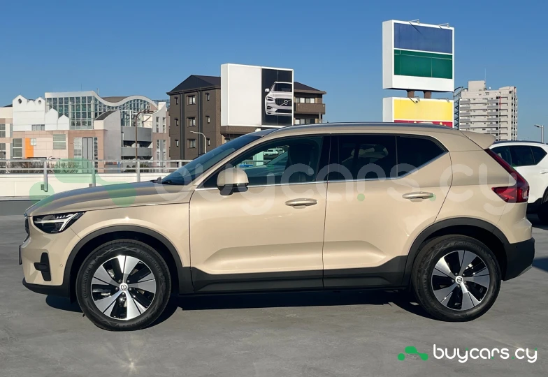 Volvo XC40 Бежевый