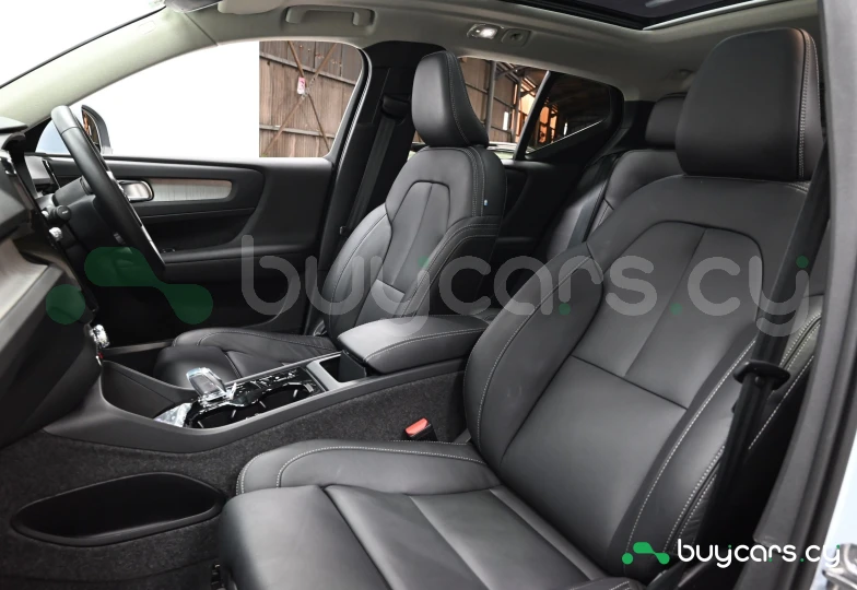 Volvo XC40 Бежевый