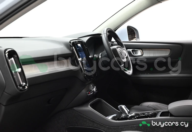 Volvo XC40 Бежевый