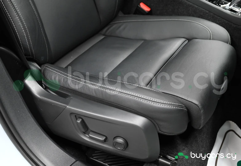 Volvo XC40 Бежевый