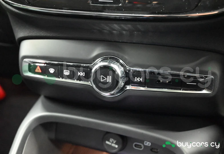 Volvo XC40 Бежевый