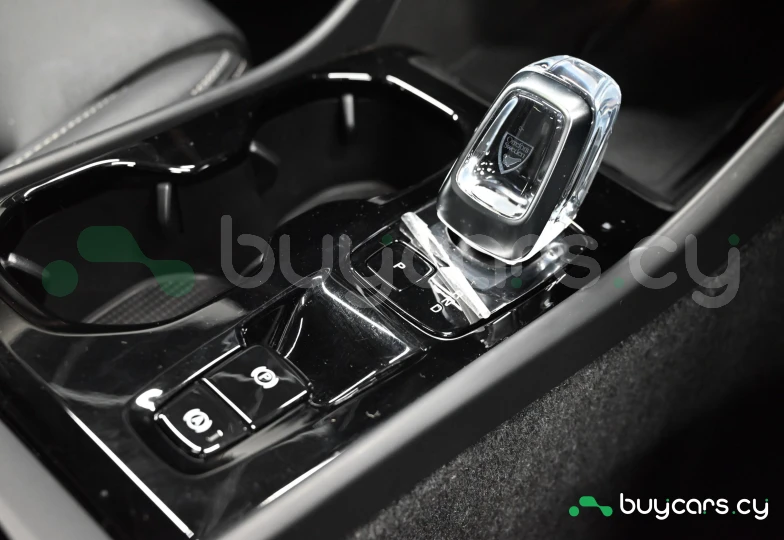 Volvo XC40 Бежевый