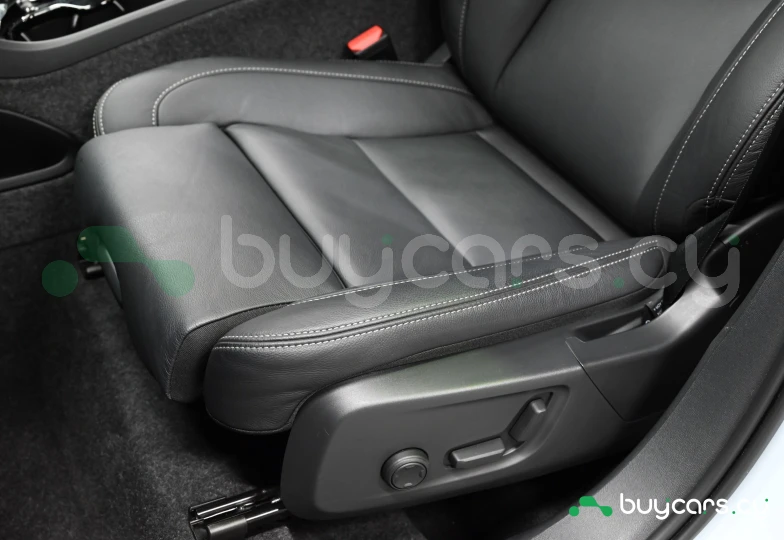 Volvo XC40 Бежевый