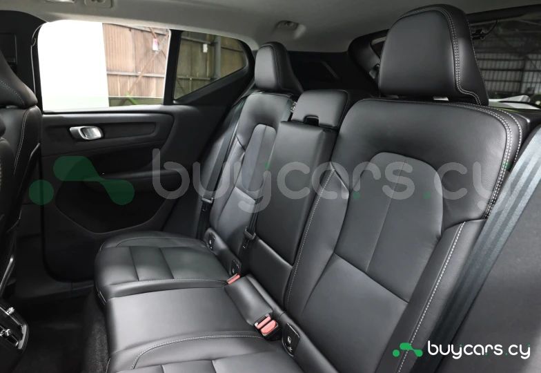 Volvo XC40 Бежевый