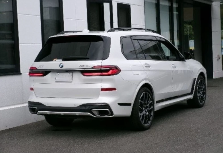 BMW X7 White
