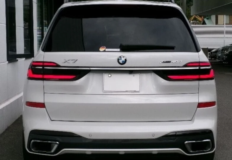 BMW X7 White