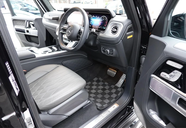 Mercedes G-class Black