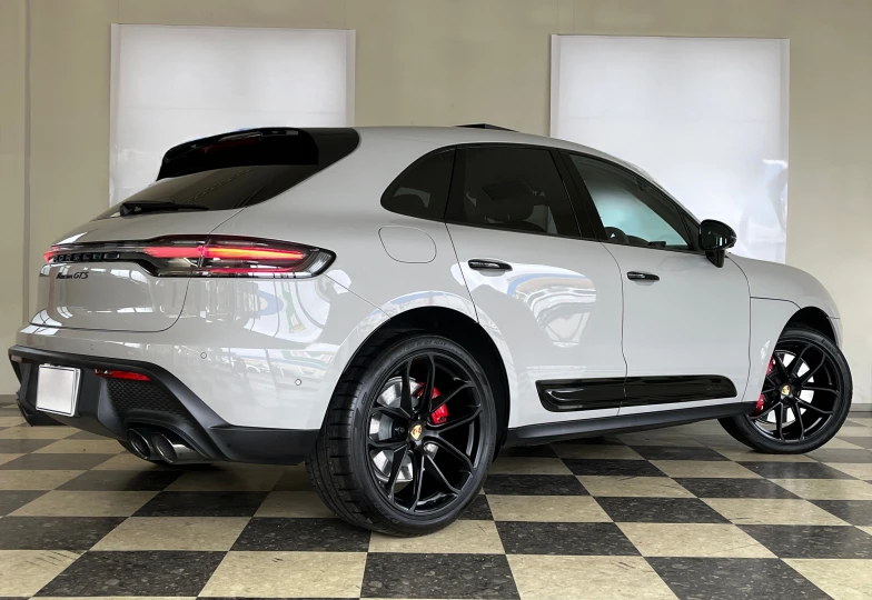 Porsche Macan White
