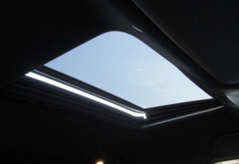 Mercedes G-class White