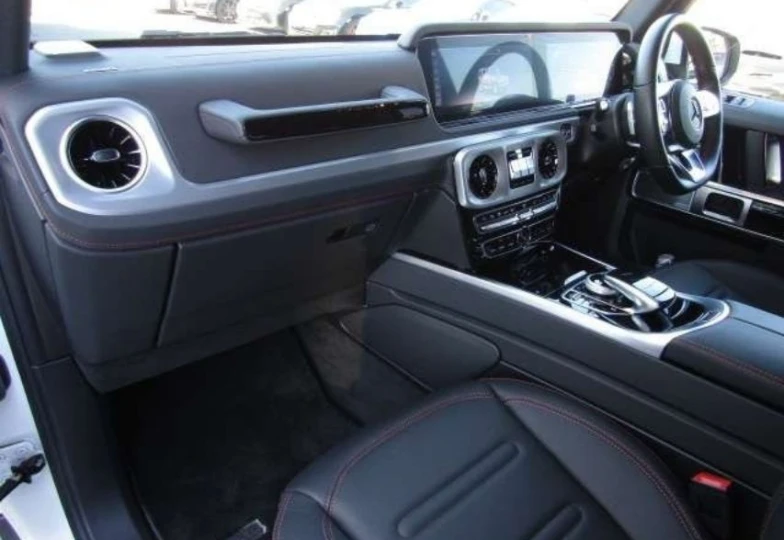 Mercedes G-class White