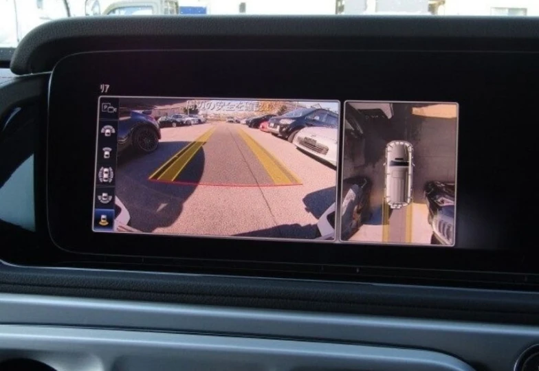 Mercedes G-class White