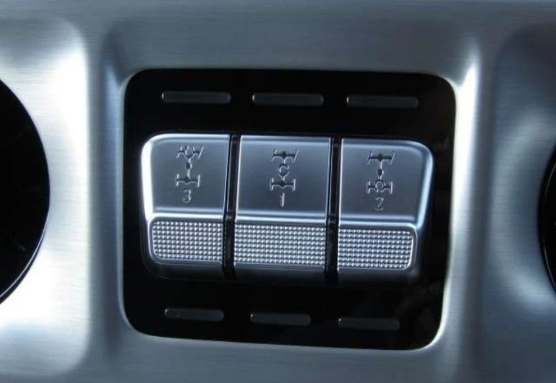 Mercedes G-class White